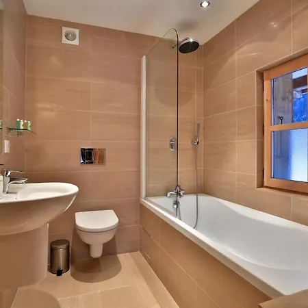 Cristalliers - 5 Bedroom Luxury In With Log Fire And Hot Tub *