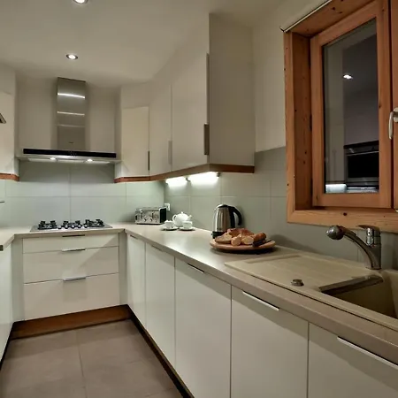 Chalet Cristalliers - 5 Bedroom Luxury In With Log Fire And Hot Tub Chamonix