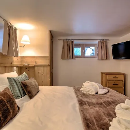 Cristalliers - 5 Bedroom Luxury In With Log Fire And Hot Tub Chalet *