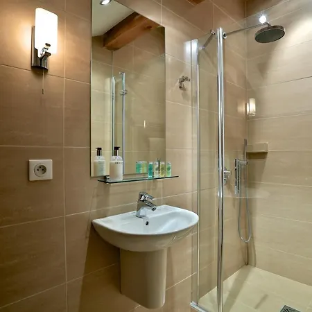 Chalet Cristalliers - 5 Bedroom Luxury In With Log Fire And Hot Tub Chamonix