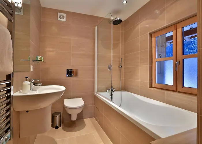 Cristalliers - 5 Bedroom Luxury In With Log Fire And Hot Tub *