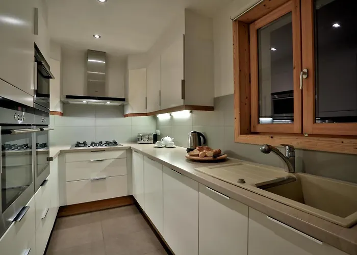 Chalet Cristalliers - 5 Bedroom Luxury In With Log Fire And Hot Tub Chamonix